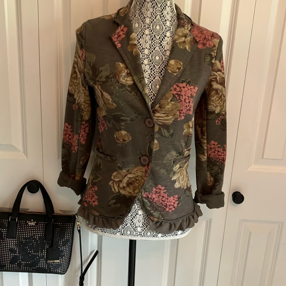 Super cute subtle floral green pink and cream blazer w/ruffled trim & raw edges